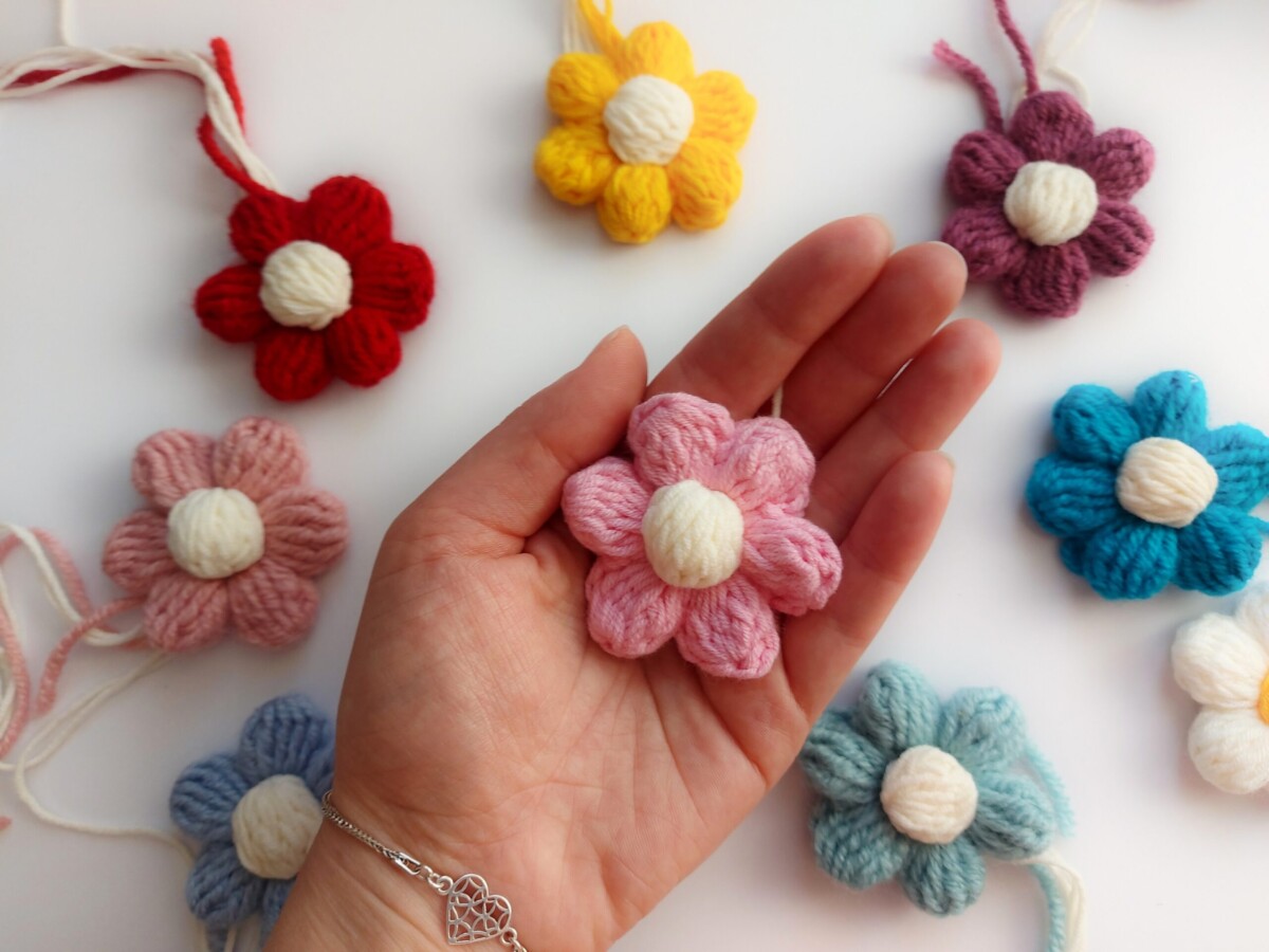 Kwiatki do naszywania szydełkowe 3d z włóczki, kwiatki do swetra do naszywania kolorowe pastelowe, rożne kolory, kwiatki handmade z włóczki na szydeku do swetra wypukłe, crochet flowers sweater