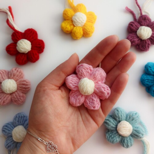 Kwiatki do naszywania szydełkowe 3d z włóczki, kwiatki do swetra do naszywania kolorowe pastelowe, rożne kolory, kwiatki handmade z włóczki na szydeku do swetra wypukłe, crochet flowers sweater