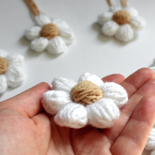 Kwiatki szydełkowe 3d z włóczki do naszywania do swetra, kwiaty z włóczki, kwiatki do swetra kwiatki handmade na szydełku do sweterka
