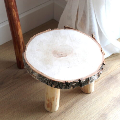 Kwietnik-stojacy-boho-stolek-drewniany-z-plastra-1