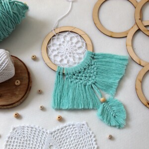 Łapacz snów do pokoju dziewczynki mały miętowy, łapacz snów do pokoju dziecka, łapacz snów miętowy makrama