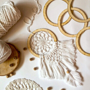 Łapacz snów mały biały do auta, samochodu, łapacz snów biały do pokoju dziecka, białe dekoracje boho, mały łapacz snów makrama, łapacz snów do auta biały, łapacz snów do samochodu,