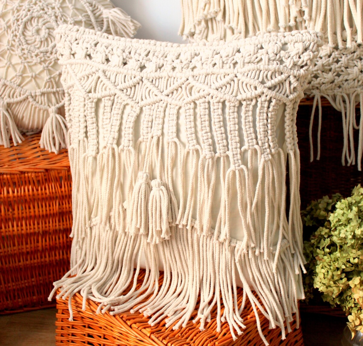 Poszewka makrama boho kwadratowa 45x45, poduszka makrama boho kwadratowa, poduszka dekoracyjna naturalna kremowa, poduszka dekoracyjna makrama, poduszka do salonu, poduszka do sypialni, kremowe dekoracje do salonu, kremowe dekoracje do sypialni, poduszka boho makramowa