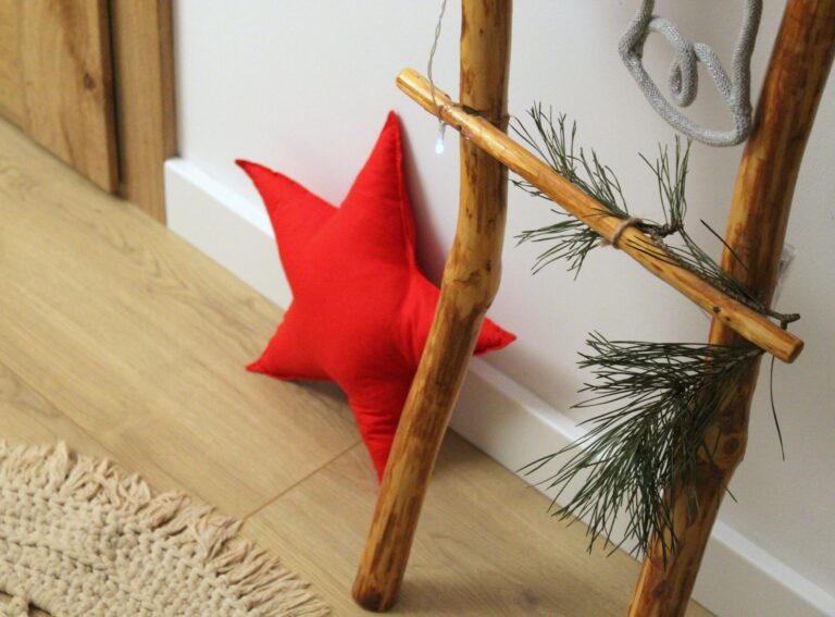 Poduszka-gwiazda-czerwona-świąteczna-dekoracyjna-1