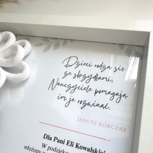 Ramka podziękowanie dla nauczyciela wychowawczyni wychowawcy prezent podziękowanie upominek symboliczny z dedykacją personalizowany preent kwiaty dla nauczycielki kwiaty dla wychowawczyni stokrotki dla nauczyciela rękodzieło polskie prezent pakowany