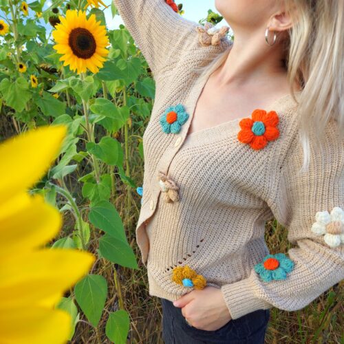 Sweter-z-kwiatami-3d-sweterek-bezowy-damski-w-kwiatki-z-wloczki-kolorowe-2