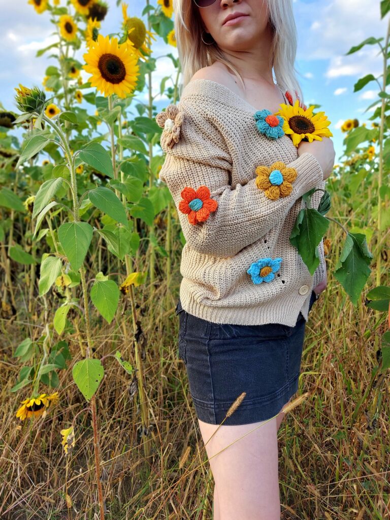 Sweter-z-kwiatami-3d-sweterek-bezowy-damski-w-kwiatki-z-wloczki-kolorowe-9