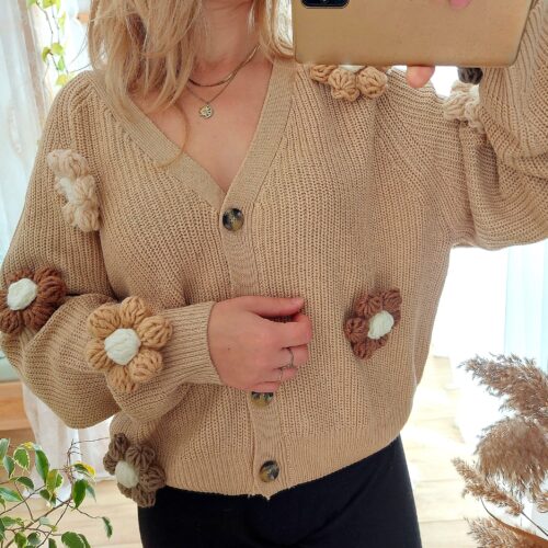 Sweter z kwiatami 3d kolorowe kwiaty z włóczki sweterek damski beżowy zapinany z kwiatkami na szydełku, sweterek boho w kwiaty, sweter handmade sweter z kwiatami 3d, sweter w kwiaty 3d, sweter kwiaty 3d, sweter z kwiatem sweterek na szydełku sweterek z kwiatami sweterek z kwiatkami sweter z kwiatkami sweter damski 3d, sweterek w kwiaty 3d sweter 3d