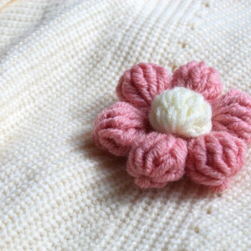 Sweterek-kwiaty-3D-rozowe-kwiaty-naszywane-kremowy-kardigan-zapinany-na-guziki-oversize-5