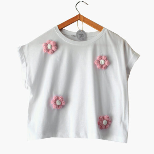 Tshirt kwiatami różowymi, bluzka z kwiatkami 3d z włóczki, bluzka z różowymi kwiatkami
