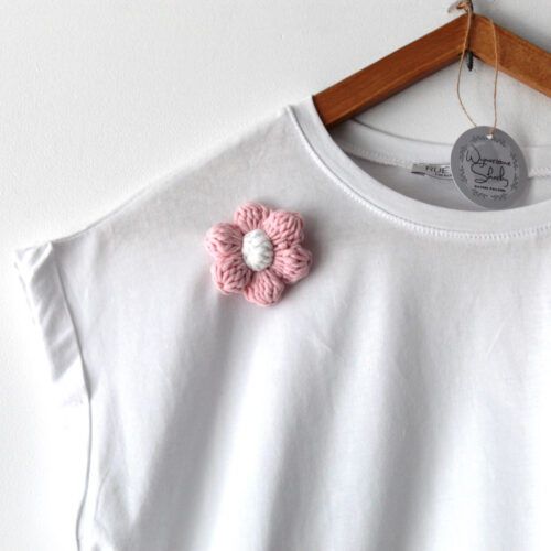 Tshirt kwiatami różowymi, bluzka z kwiatkami 3d z włóczki, bluzka z różowymi kwiatkami