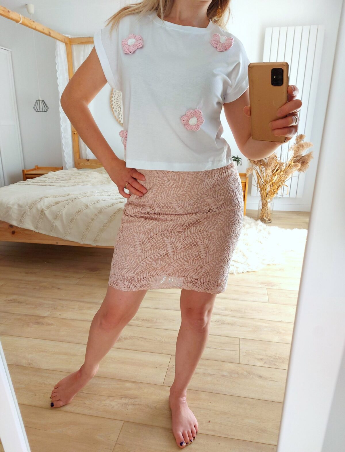 Tshirt kwiatami różowymi, bluzka z kwiatkami 3d z włóczki, bluzka z różowymi kwiatkami